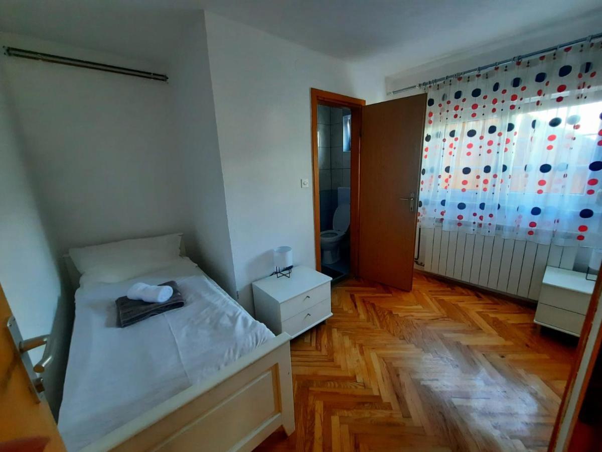 Filip Hotel Korenica Exterior photo