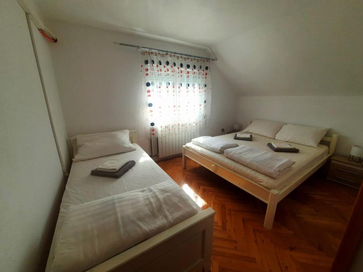 Filip Hotel Korenica Exterior photo